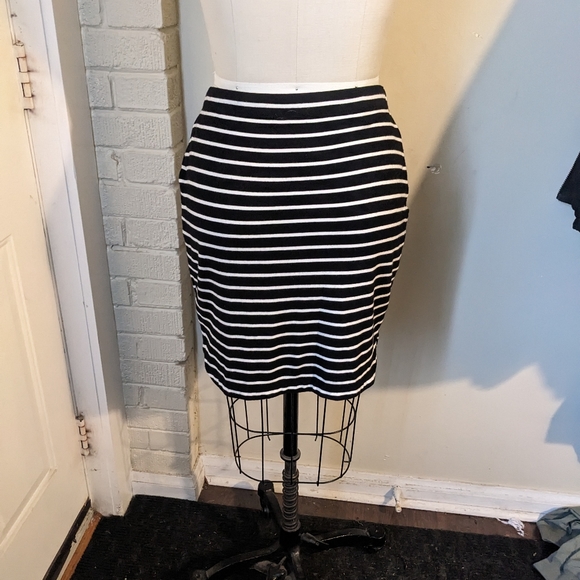 Max Studio black and white striped skirt - Picture 2 of 4